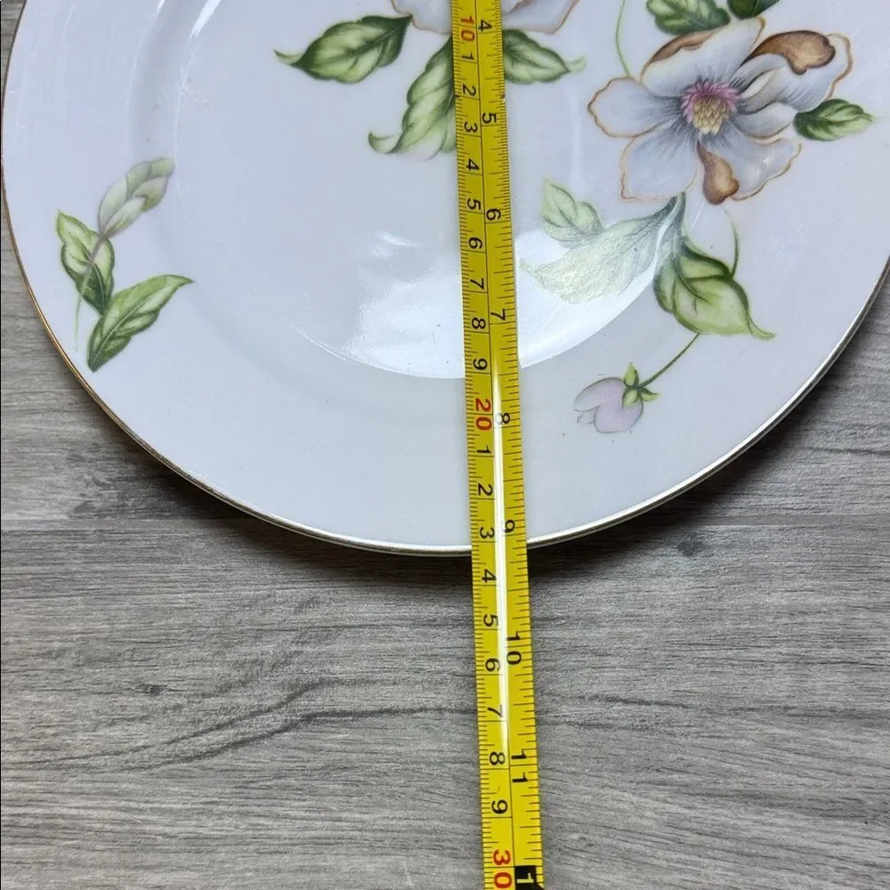 Dogwood by Roselyn Floral 9” Luncheon Plate in White and Green